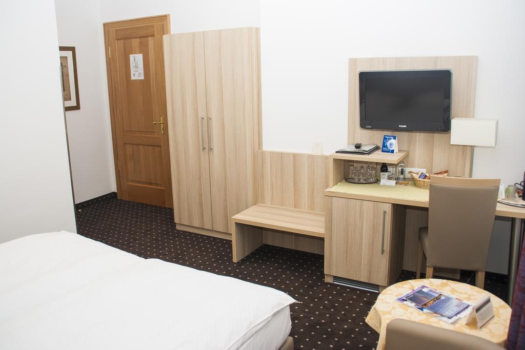 Hotel Haus Berlin Bonn Room photo